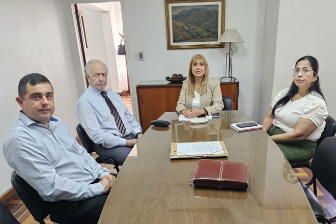 La Dra. Elena Hurtado refuerza el diálogo con los representantes gremiales