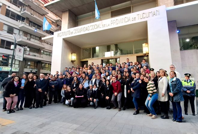 Izamiento patrio en Casa Central: el IPSST rindió homenaje al Día de la Independencia