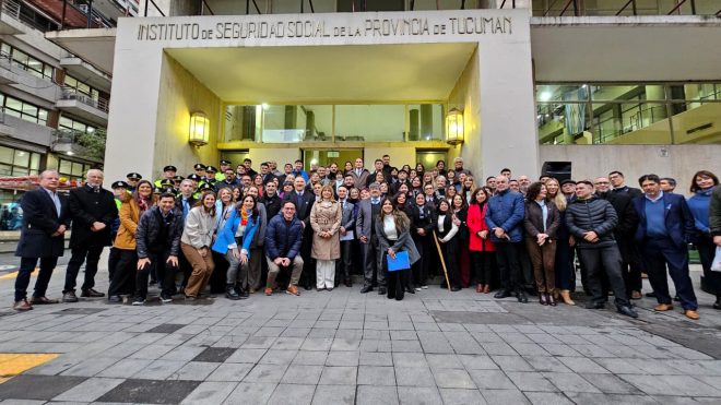 Izamiento patrio en el IPSST por el Día de la Bandera Nacional