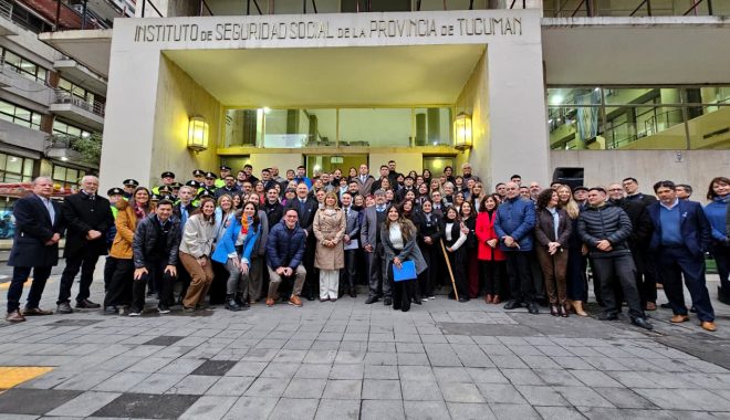 Izamiento patrio en el IPSST por el Día de la Bandera Nacional